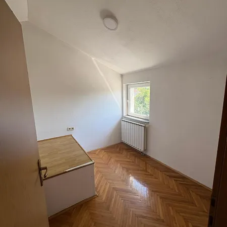 Vikalo Dvosoban Stan
