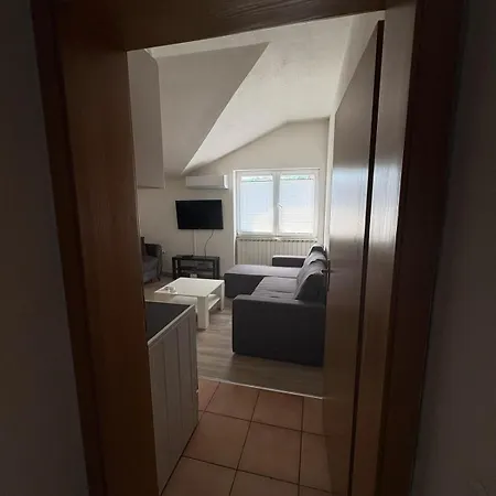 Vikalo Dvosoban Stan Tuzla